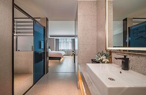 C Station Meisu Hotel