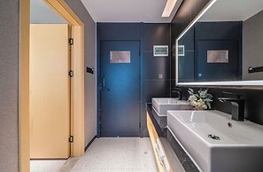 C Station Meisu Hotel