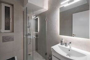 Modern Apartment in Athens with Balcony