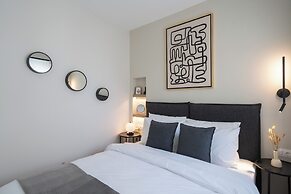 Modern Apartment in Athens with Balcony