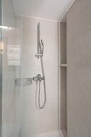 Modern Apartment in Athens with Balcony