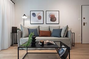 Modern Apartment in Athens with Balcony