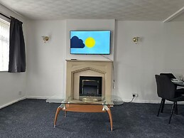 3-bed City Retreat - Sleeps 7, Garden & Parking