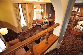 The Golden Lion Hotel