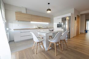 Simon Apartment by Rentalspro