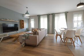 Simon Apartment by Rentalspro