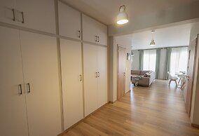 Simon Apartment by Rentalspro