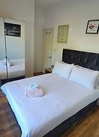 London Charm - Moscow Road Apartment