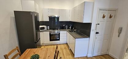 London Charm - Moscow Road Apartment