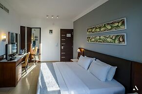 Avenue Suites