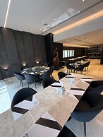 Avenue Suites