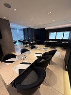 Avenue Suites