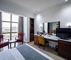 Avenue Suites