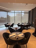 Avenue Suites
