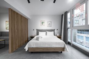 P30, Nilie Hospitality MGMT