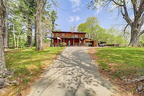 2 Mi to Appalachian State: Cabin w/ Outdoor Spaces