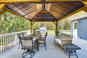 Group Getaway w/ Outdoor Oasis in Southington!