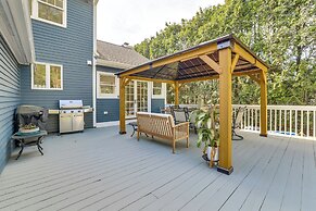 Group Getaway w/ Outdoor Oasis in Southington!