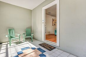 4 Mi to Dtwn Jacksonville: Chic Home w/ Porch!
