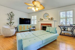 4 Mi to Dtwn Jacksonville: Chic Home w/ Porch!