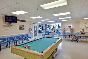 Ocean Access, Mini Golf & Pools: Jensen Beach Gem