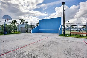 Ocean Access, Mini Golf & Pools: Jensen Beach Gem