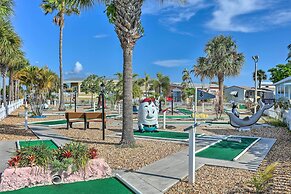 Ocean Access, Mini Golf & Pools: Jensen Beach Gem