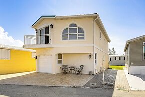 Ocean Access, Mini Golf & Pools: Jensen Beach Gem