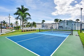 Ocean Access, Mini Golf & Pools: Jensen Beach Gem