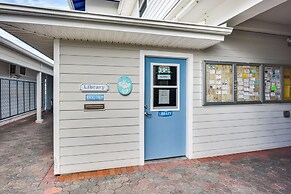 Ocean Access, Mini Golf & Pools: Jensen Beach Gem