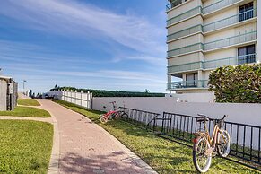 Ocean Access, Mini Golf & Pools: Jensen Beach Gem