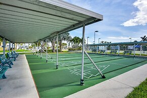 Ocean Access, Mini Golf & Pools: Jensen Beach Gem