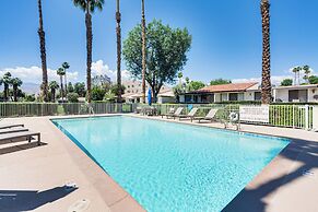 1 Mi to Shops on El Paseo: Condo w/ Pool Access!