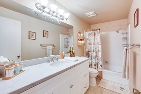 1 Mi to Shops on El Paseo: Condo w/ Pool Access!