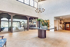 1 Mi to Shops on El Paseo: Condo w/ Pool Access!