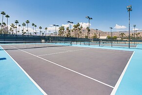 1 Mi to Shops on El Paseo: Condo w/ Pool Access!