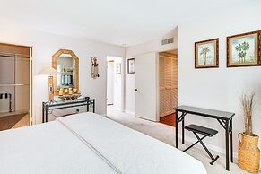 1 Mi to Shops on El Paseo: Condo w/ Pool Access!