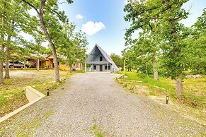 A-frame Cabin w/ Deck Near Cedar Creek Lake