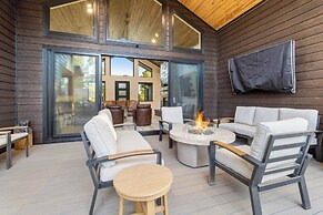 Outdoor Entertainment Area: Cabin in Show Low!
