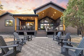 Outdoor Entertainment Area: Cabin in Show Low!