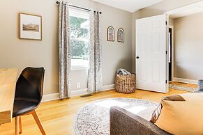 Newly Renovated Lake Bowen Home w/ Game Room!