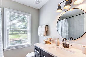 Newly Renovated Lake Bowen Home w/ Game Room!