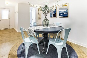 Newly Renovated Lake Bowen Home w/ Game Room!