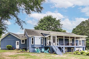 Newly Renovated Lake Bowen Home w/ Game Room!
