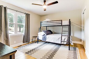 Newly Renovated Lake Bowen Home w/ Game Room!