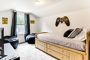 Newly Renovated Lake Bowen Home w/ Game Room!