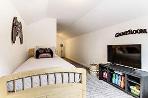 Newly Renovated Lake Bowen Home w/ Game Room!