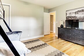 Newly Renovated Lake Bowen Home w/ Game Room!