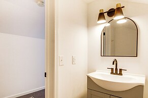 Newly Renovated Lake Bowen Home w/ Game Room!