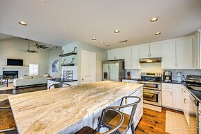 Waterfront Seguin Lake House Near Downtown